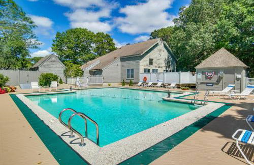 Bright, Coastal Mashpee Condo Near the Commons - Foto 1