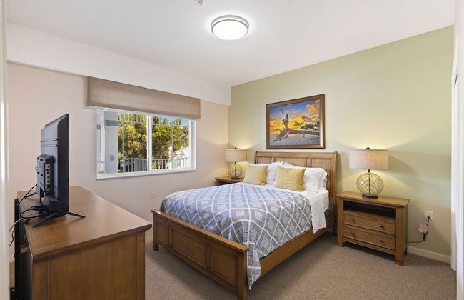 Genoa Vacation Rental: Stylish 2-BR Condo with Golf & Lake Views. Resort-Style Pool, Hot Tub, and Easy Access to Championship Golf. Minutes from Naples Beaches, 5th Avenue S, and Marco Island - Foto 2