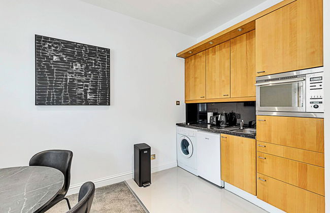 A One-bedroom Apartment Situated In Central London - Foto 11