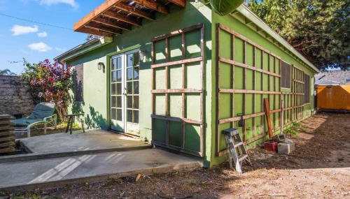 Steps to Venice Beach Vintage Venice Retreat - Photo 2, Garden view