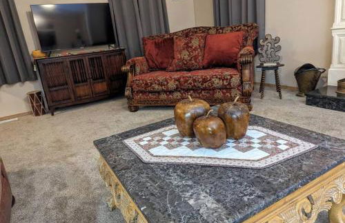 Five Bedroom Colonial Style Home - Foto 28