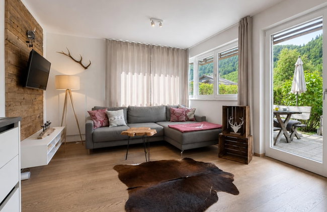 Modern Apartment With Garden and Mountain Views - Photo 14