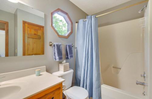 3 Mi to Dtwn Jefferson City Family Home with Deck - Foto 17