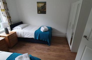 Lovely 3 Bedrooms Flat Near Romford Station With Free Parking - Foto 20