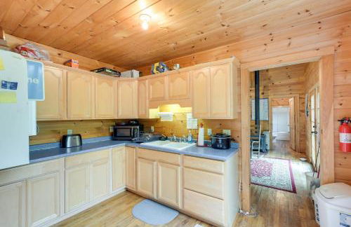 Near Snowmobiling Secluded Harmony Cabin with Deck! - Foto 9