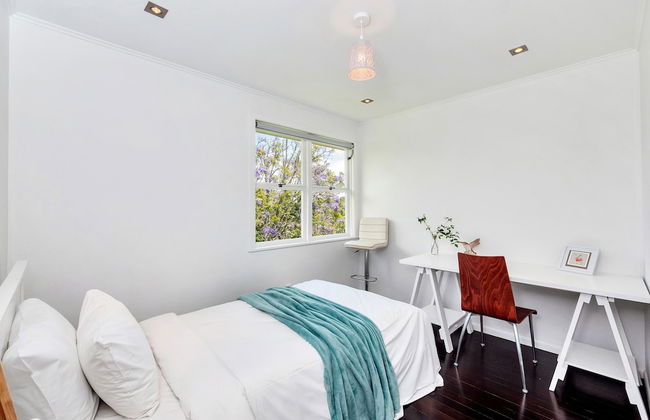 Bright Airy & Spacious 3 BR Home - Foto 2