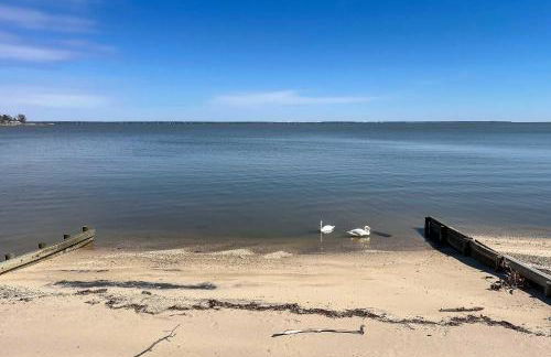 Waterfront Cottage with Private Beach and Deck! - Foto 23