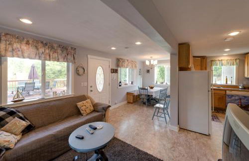 Herron Island Cabin with Deck Walk to Beach! - Foto 5