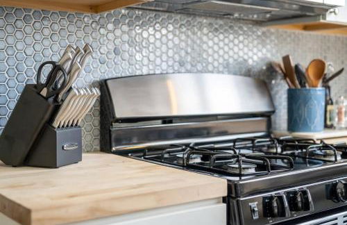 Modern 3BR Haven Near City Hotspots - Foto 23