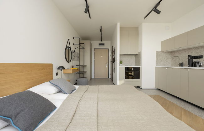 Horse Racing View 8th Floor by Renters - Photo 12