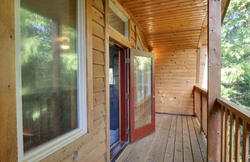 Forested Coffman Cove Cabin with Wood-Burning Stove! - Foto 15