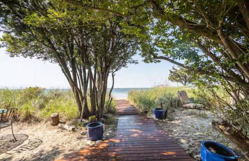 Chill Fire Island Beachfront Cottage with Amazing Bay and Sunset Views, Perfect Location in Fair Harbor - Foto 42