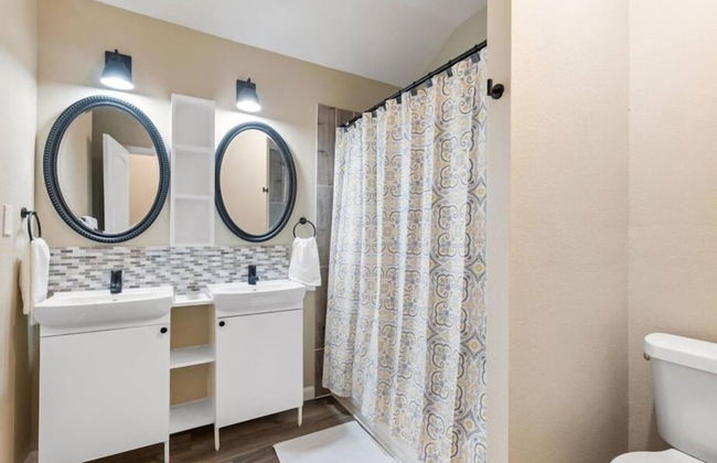 Modern Cabin in Pine Forest Near Austin - Foto 19