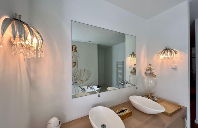 Luxury Villa With Private Pool - Photo 19