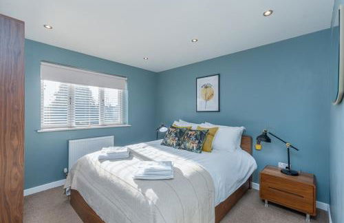 Castle Townhouse Kenilworth - Private Parking - 24 Hr Gym Access - Town Centre - Foto 3