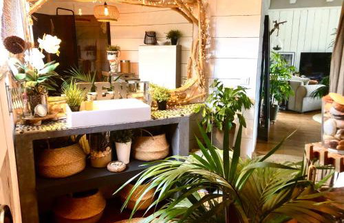 Maison ambiance cabane exotique climatisée piscine & spa 3 chambres 6 personnes - Photo 11