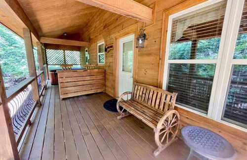 Cabin 2 bed close to Helen hot tub #15 - Foto 29