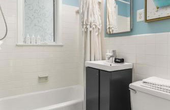 Sojourn Beautiful Home with Beach Access & Backyard - Foto 33