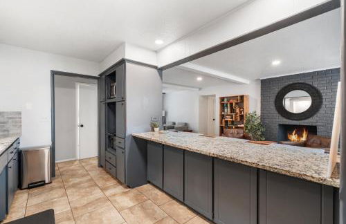 Spacious 8BR Modern Retreat Pool Table RV - Foto 4