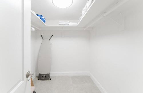 Luxury Waterfront Boca with Pool, Hot Tub and Boat Views - Photo 30