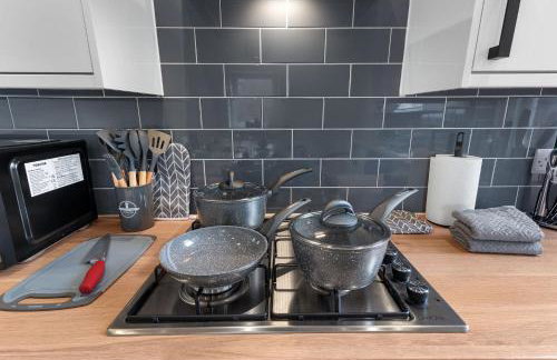 Whitehill - 3-Bed Home from Home, Sleeps 7, Great for Groups & Workers, FREE Parking & Netflix - Hosted by Stay Host Save - Photo 33