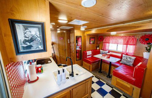 Darling Daisy Retro RV Adventure - Foto 5