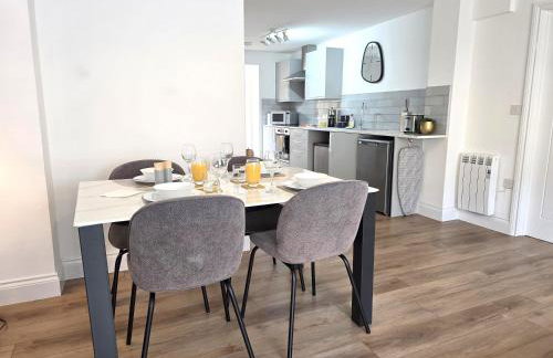 Modern One Bed Flat at Dawe Luxury Suites - An Entire Apartment near Ely Cathedral & Train Station - The Perfect Gateway to Explore Ely, Cambridge, Norfolk & London - Sleeps up to 4 - Photo 8