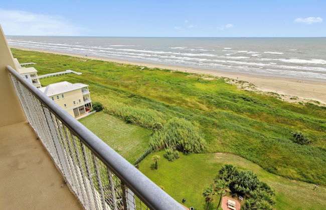 Beachfront Getaway by Ryson Vacation Rentals - Photo 17