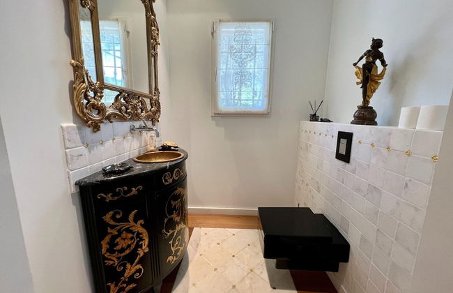 Luxury Villa With Private Pool - Photo 16