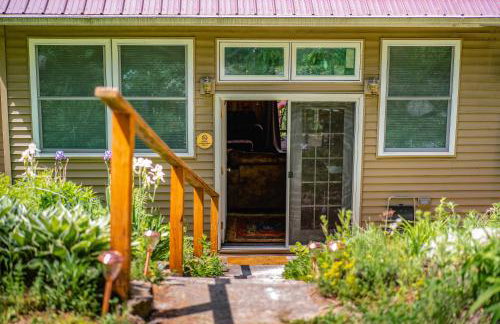 Spacious 5 Bedroom Cabin with Riverview & Black Lake Access - Foto 15