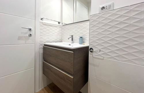 Blue Apartment - Airport 8 min - AC - Smart TV - Foto 13