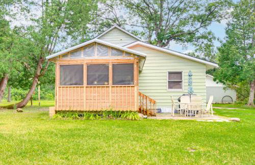 Charming Long Lake Home with Dock on 2 Acres! - Foto 31