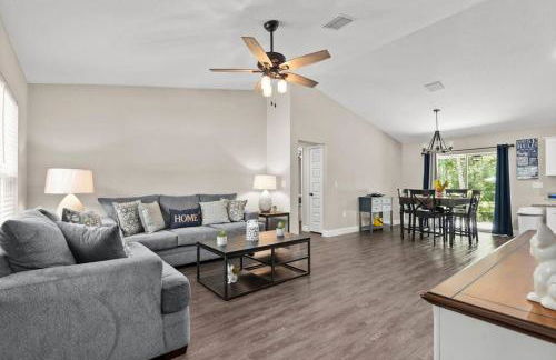 Pet-friendly, Heated Pool, Close to Everything 3 Bedroom Home - Foto 8