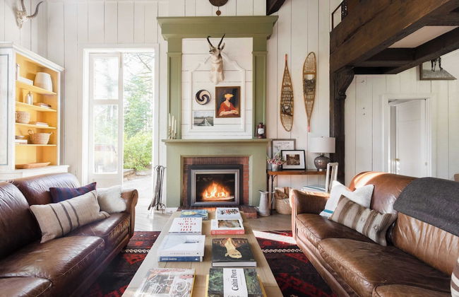 Everett by Avantstay 5mins to Palisades Tahoe! w/ HOT TUB - Photo 1