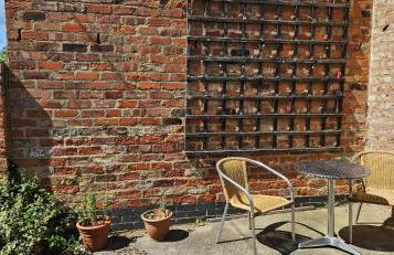 St Pauls Terrace - 2 bed house nr Train Station - Photo 29