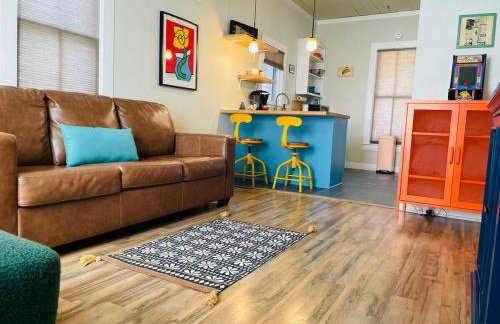 The Eastsider near Frost Bank Center Alamodome Convention Center and more - Foto 8