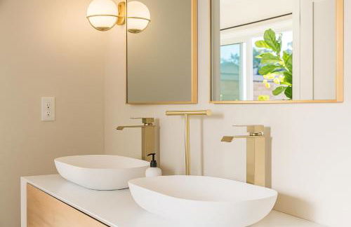 @ Marbella Lane - Vibrant & Chic Designer Home - Photo 27