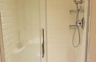 London Luxury Apartment 4 Bedroom Sleeps 12 people with 4 Bathrooms 1 Min walk from Station - Foto 29