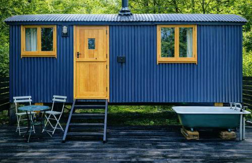 Boutique Shepherd Hut w Private Garden & Outdoor Bath - Photo 33