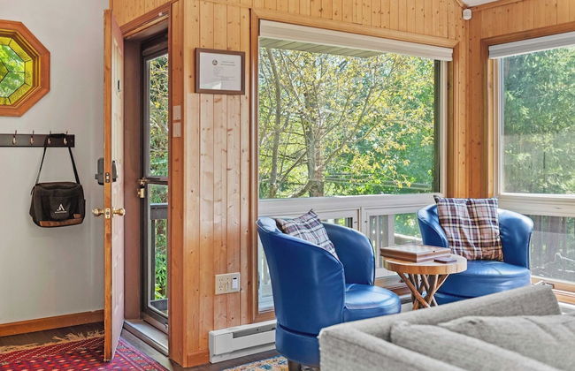 Waterside Haven by Avantstay Lakefront, Hot Tub, Game Room, Fire Pit - Photo 9