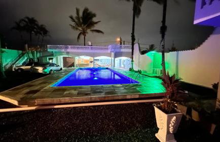 Carnaval a partir 5 diárias - 15 pessoas- Linda Casa de praia com Super piscina 12x5 Novinha com 3 níveis, Wi-Fi, Tv led,jardim , churrasqueira completa - Photo 20