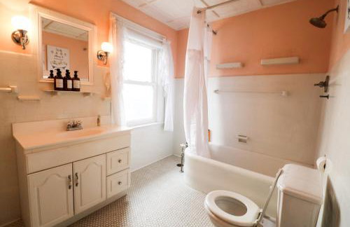 Spacious 6-bedroom house in charming Niagara Falls with AC - Foto 24