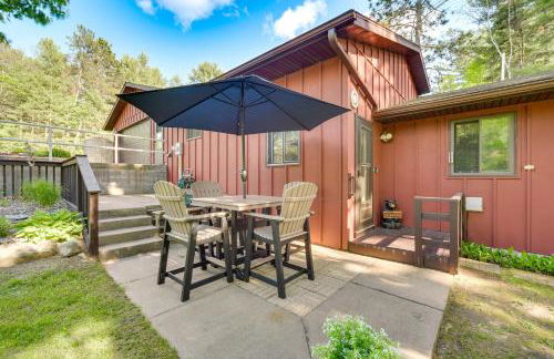 Grill and Fire Pit Waterfront Cameron Retreat! - Foto 1