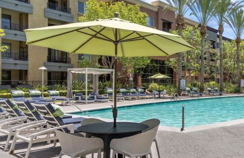 Lux Oasis in Woodland Hills - Foto 2