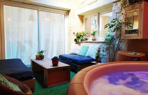 Les Nids de la Tour - Maison de charme au centre - Spa privé - Vue unique - Foto 4