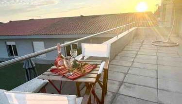 Luxurious and spacious ensuite and lounge with ping pong table - Perfect to rest near the beach - Foto 1