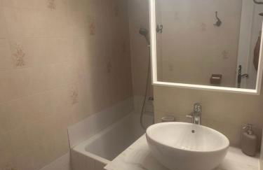 Charmante PETITE MAISON avec vue panoramique, en centre historique, proche d'Avignon, ancienne, rénovée, climatisée, terrasse, parking public gratuit - Foto 19