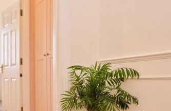 The Corner by the Castle - Photo 11