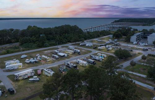Waterfront Vacation Home near Camp Lejeune - Foto 17