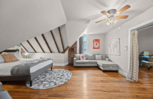 Cozy Top-Floor Retreat in the Heart of Louisville - Photo 40